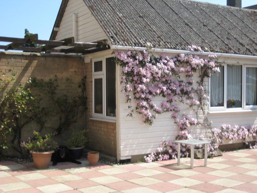 Barn Lodge Peterborough Exterior photo